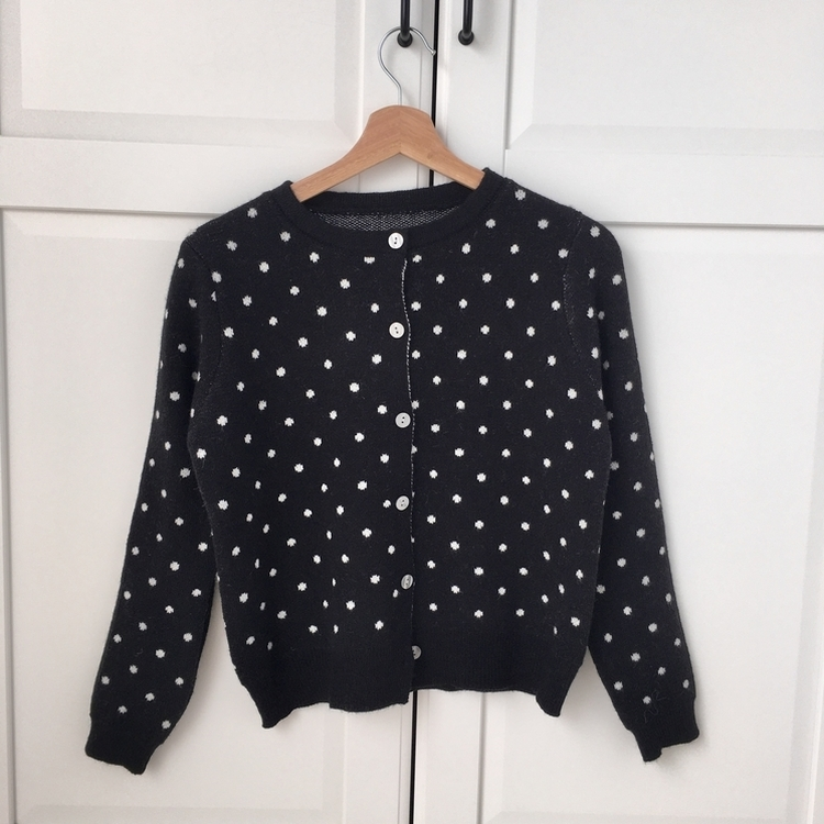 빈티지 도트 라운드넥 스탠다드핏 니트 가디건