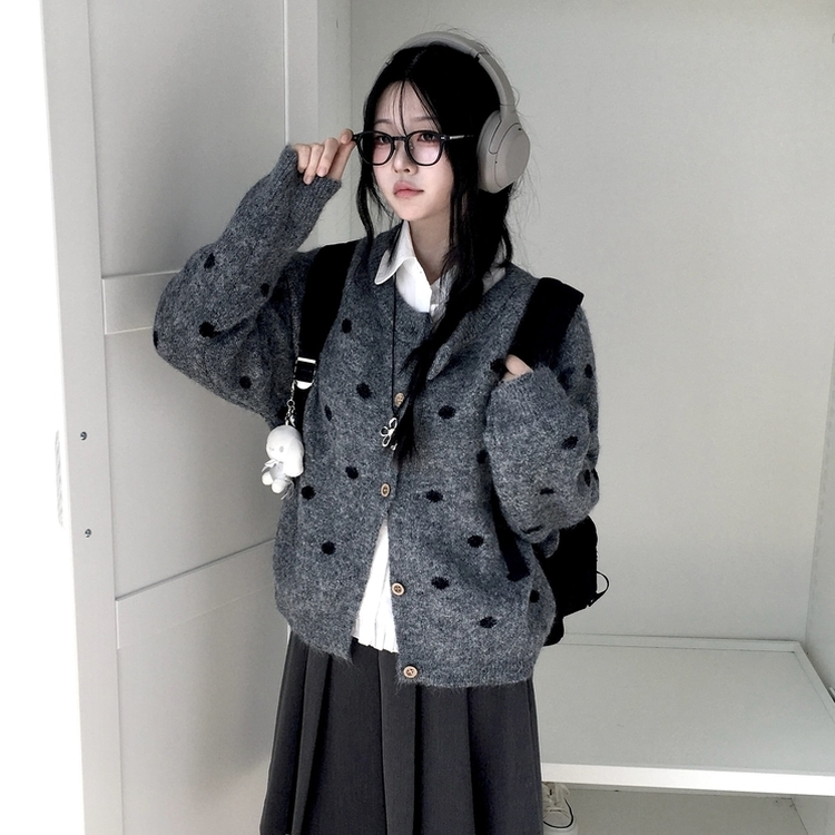 빈티지 오버핏 도트 우드버튼 라운드넥 니트 가디건