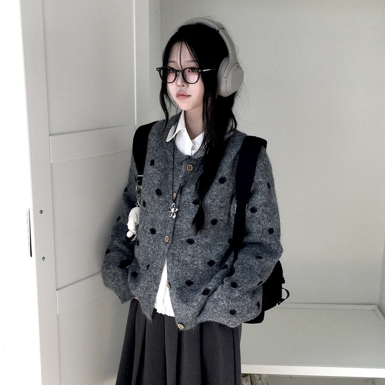 빈티지 오버핏 도트 우드버튼 라운드넥 니트 가디건