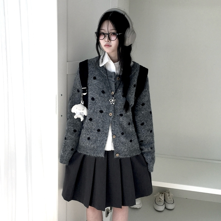 빈티지 오버핏 도트 우드버튼 라운드넥 니트 가디건