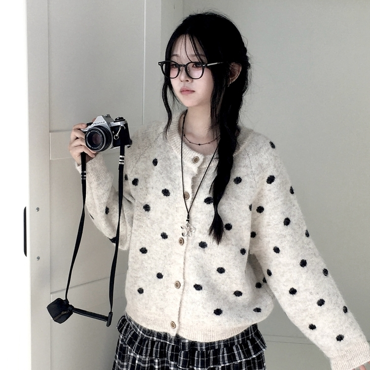 빈티지 오버핏 도트 우드버튼 라운드넥 니트 가디건