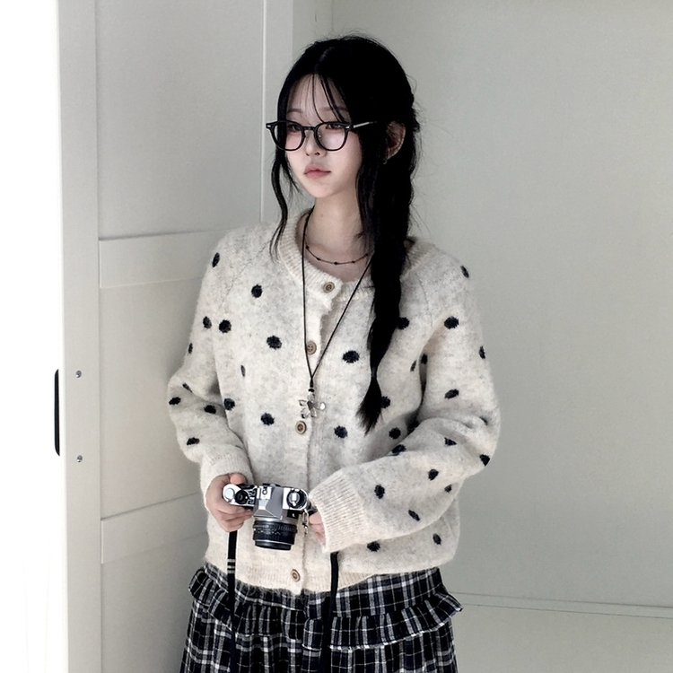 빈티지 오버핏 도트 우드버튼 라운드넥 니트 가디건