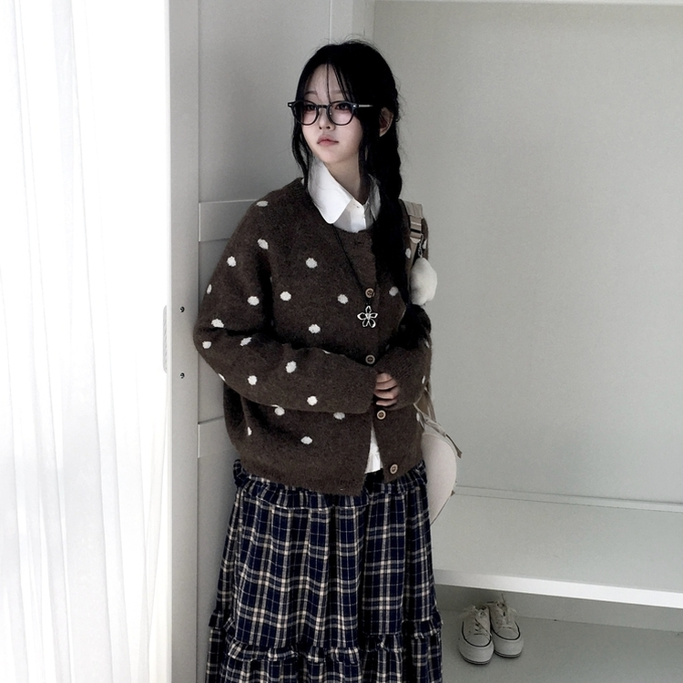빈티지 오버핏 도트 우드버튼 라운드넥 니트 가디건