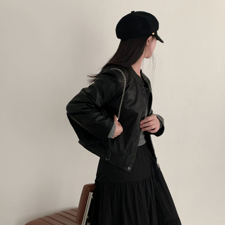 아무튼 가을스탠다드핏 바이커 크롭 레더 자켓