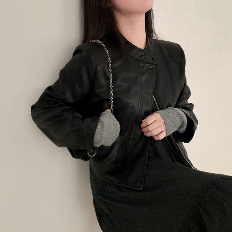 아무튼 가을스탠다드핏 바이커 크롭 레더 자켓