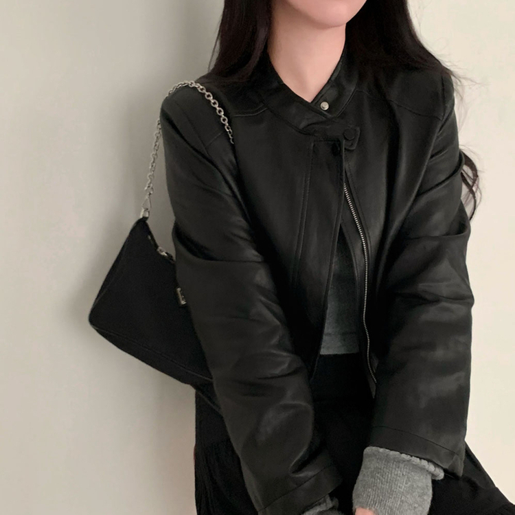 아무튼 가을스탠다드핏 바이커 크롭 레더 자켓