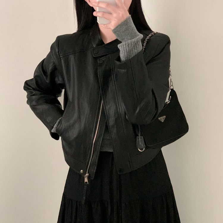 아무튼 가을스탠다드핏 바이커 크롭 레더 자켓