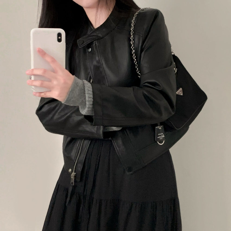 아무튼 가을스탠다드핏 바이커 크롭 레더 자켓