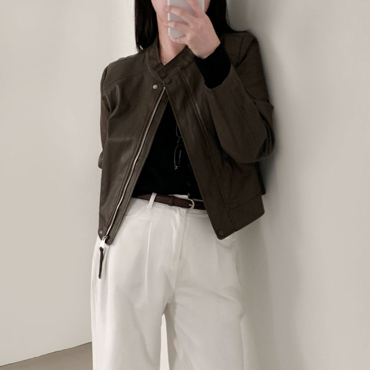 아무튼 가을스탠다드핏 바이커 크롭 레더 자켓