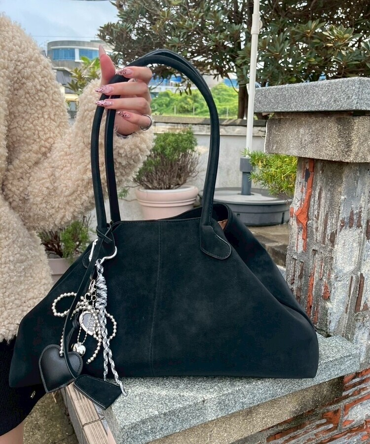 스웨이드 스퀘어 백 블랙