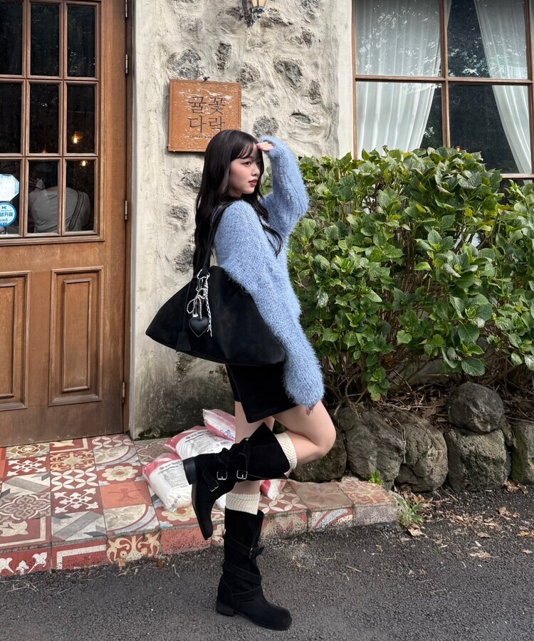 스웨이드 스퀘어 백 블랙