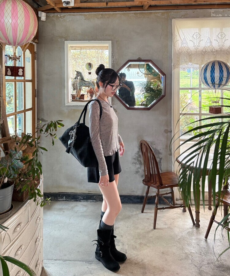 스웨이드 스퀘어 백 블랙