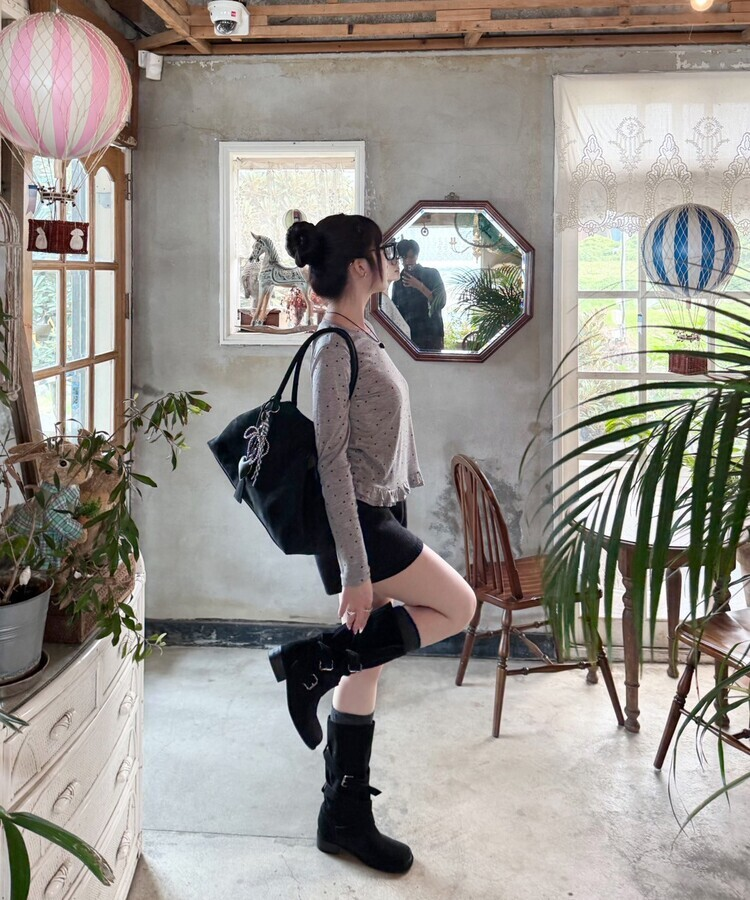 스웨이드 스퀘어 백 블랙