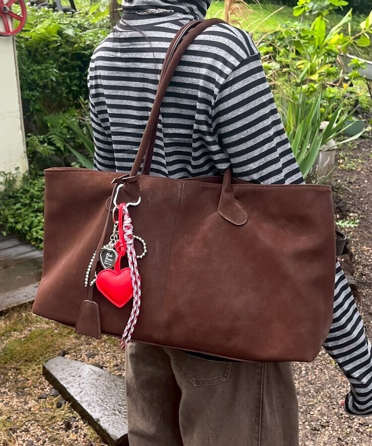 스웨이드 스퀘어 백 브라운