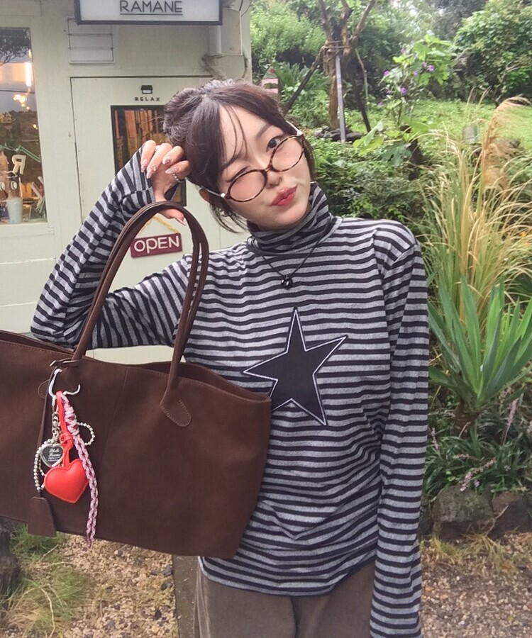 스웨이드 스퀘어 백 브라운