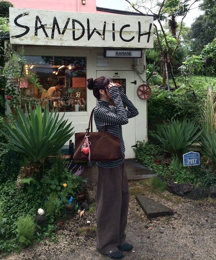 스웨이드 스퀘어 백 브라운