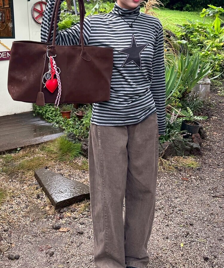 스웨이드 스퀘어 백 브라운