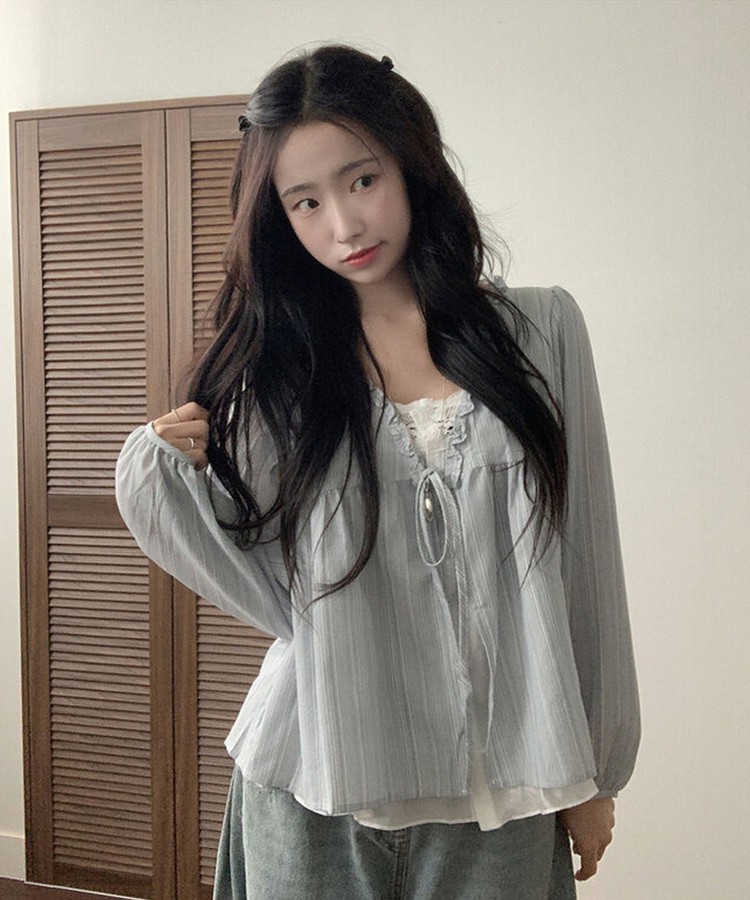 코이 세로 스트라이프 패턴 프릴 레이어드 일체형 긴팔 퍼프소매 블라우스 소라