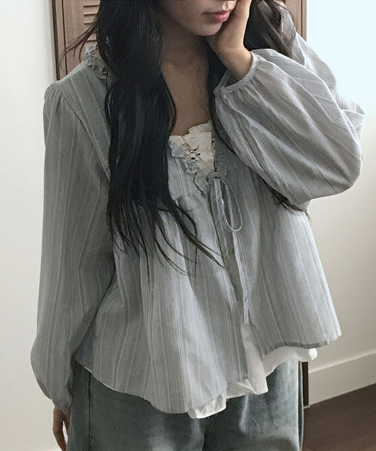 코이 세로 스트라이프 패턴 프릴 레이어드 일체형 긴팔 퍼프소매 블라우스 소라