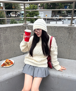 ラウンドネックケーブルニット IVORY