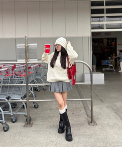 ラウンドネックケーブルニット IVORY