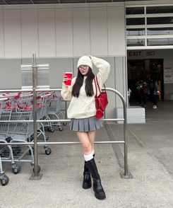 ラウンドネックケーブルニット IVORY