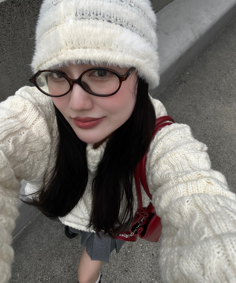 ラウンドネックケーブルニット IVORY