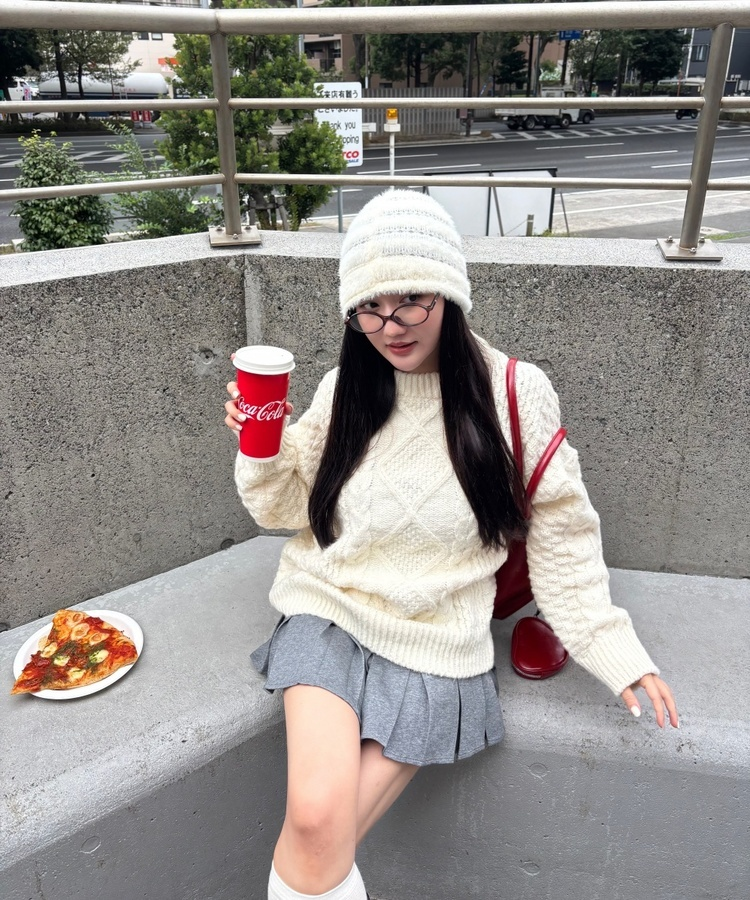 ラウンドネックケーブルニット IVORY