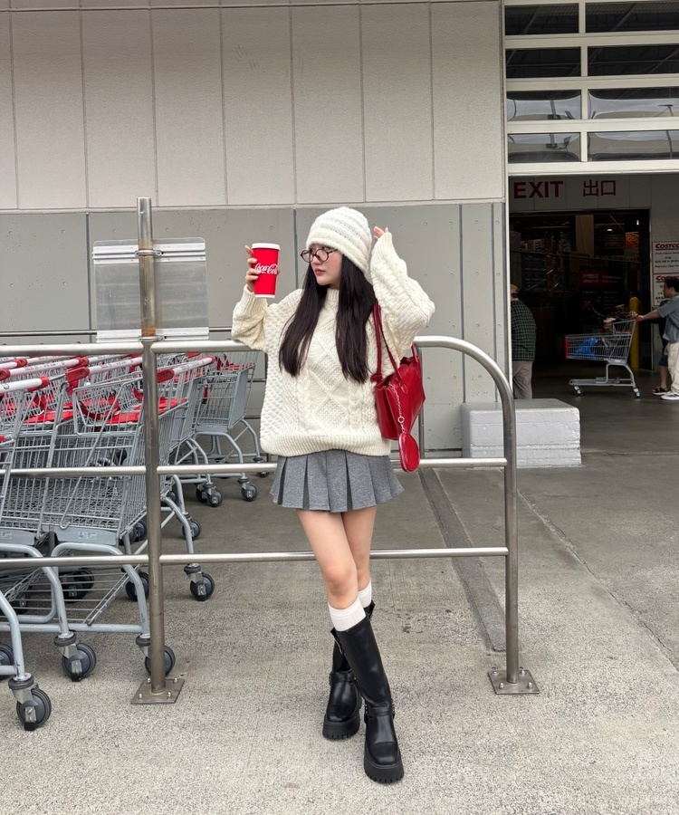 ラウンドネックケーブルニット IVORY