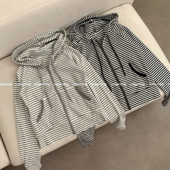 ストライプスリムフードジップアップ