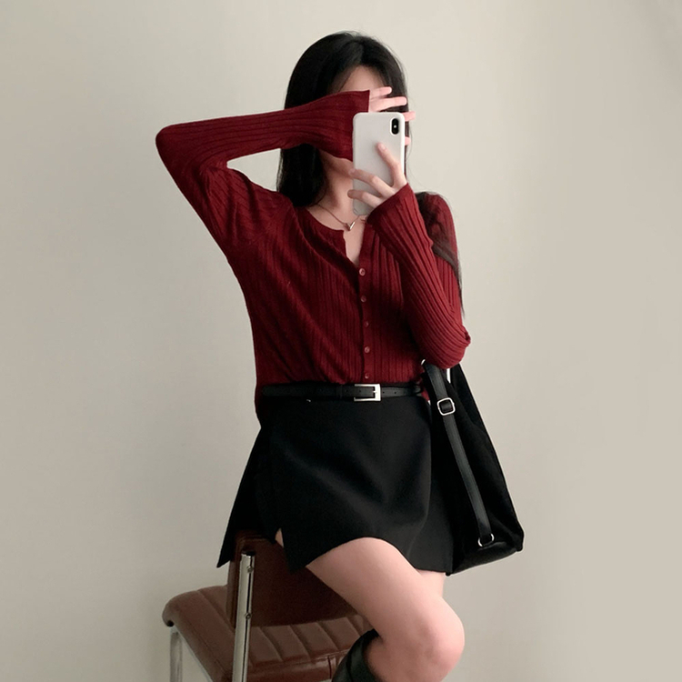 계절의 틈어텀 세미 슬림핏 라운드넥 트임 니트 가디건 와인