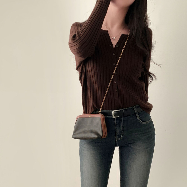 계절의 틈어텀 세미 슬림핏 라운드넥 트임 니트 가디건 브라운