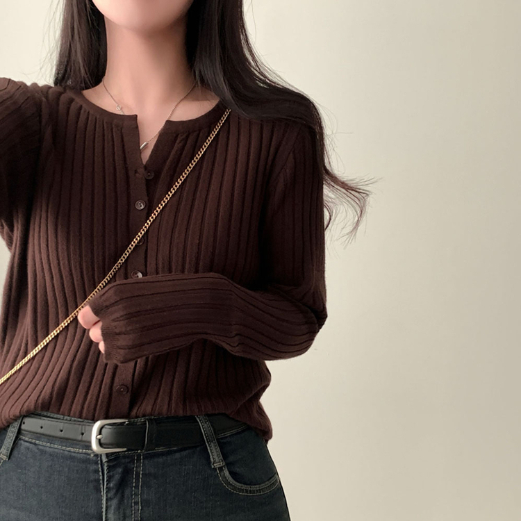 계절의 틈어텀 세미 슬림핏 라운드넥 트임 니트 가디건 브라운