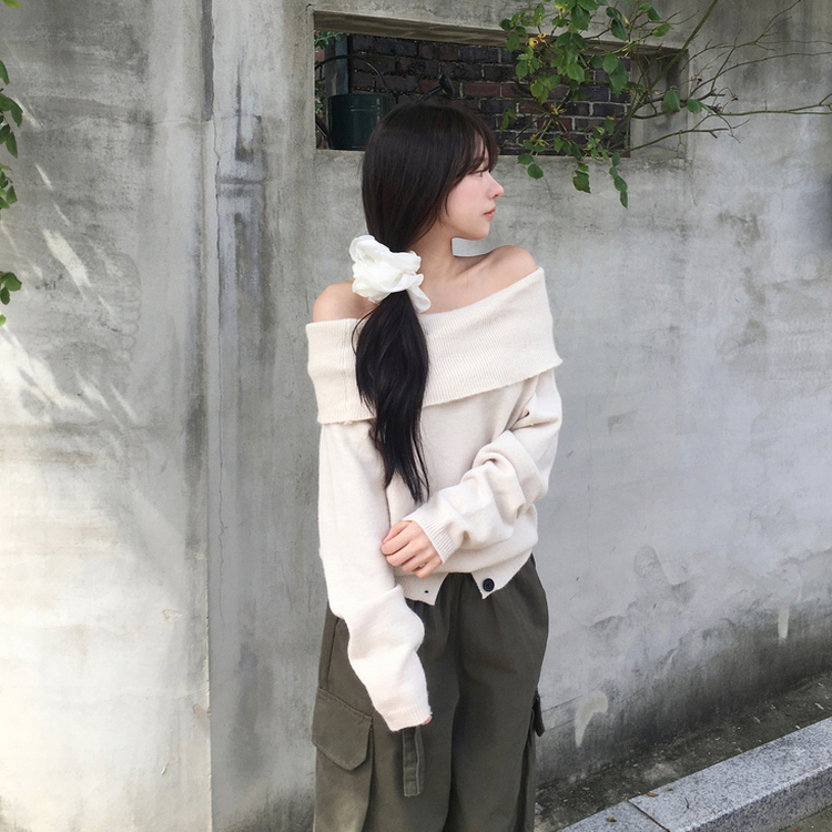 류니 오프숄더 골지 밑단버튼 스트라이프 무지 여리 긴팔 두툼 니트 아이보리