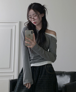 히카 오프숄더 레이어드 찡포인트 스터드 긴팔 티셔츠 그레이