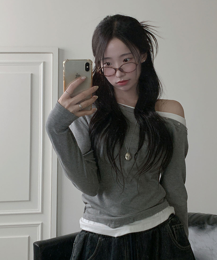 히카 오프숄더 레이어드 찡포인트 스터드 긴팔 티셔츠 그레이