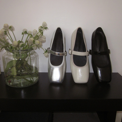 スクエアフラットシューズ