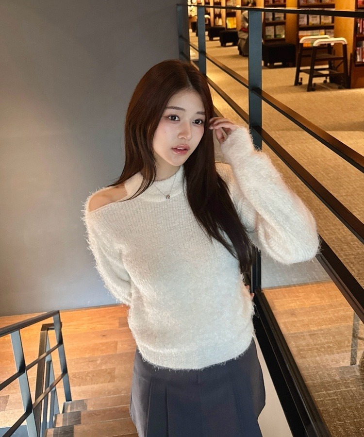 솔잎 어깨트임 니트