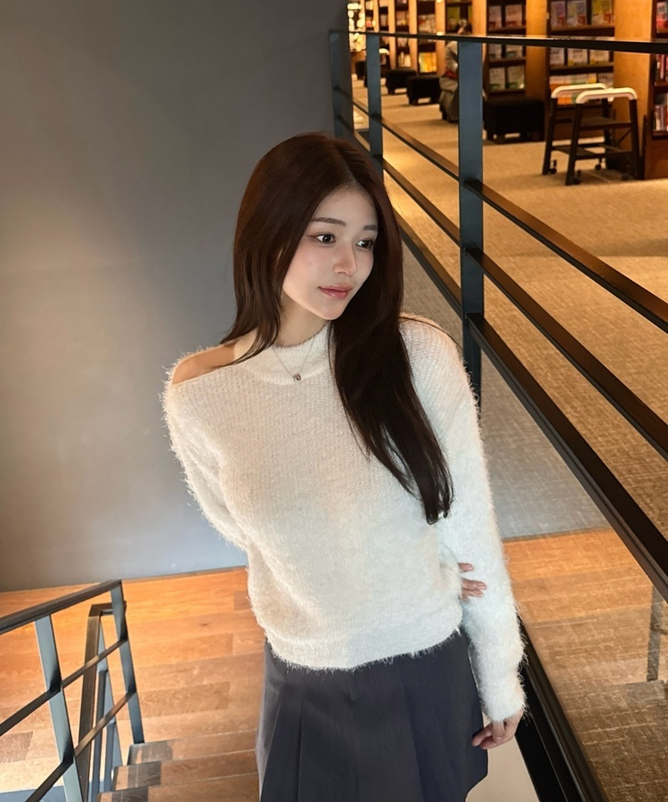 솔잎 어깨트임 니트