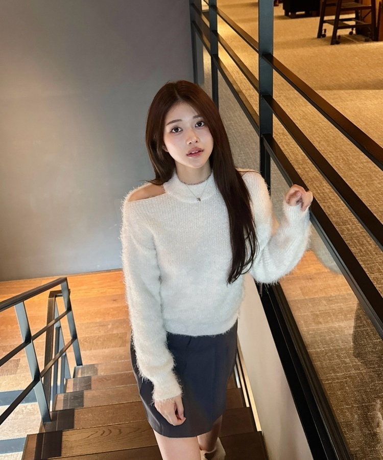 솔잎 어깨트임 니트