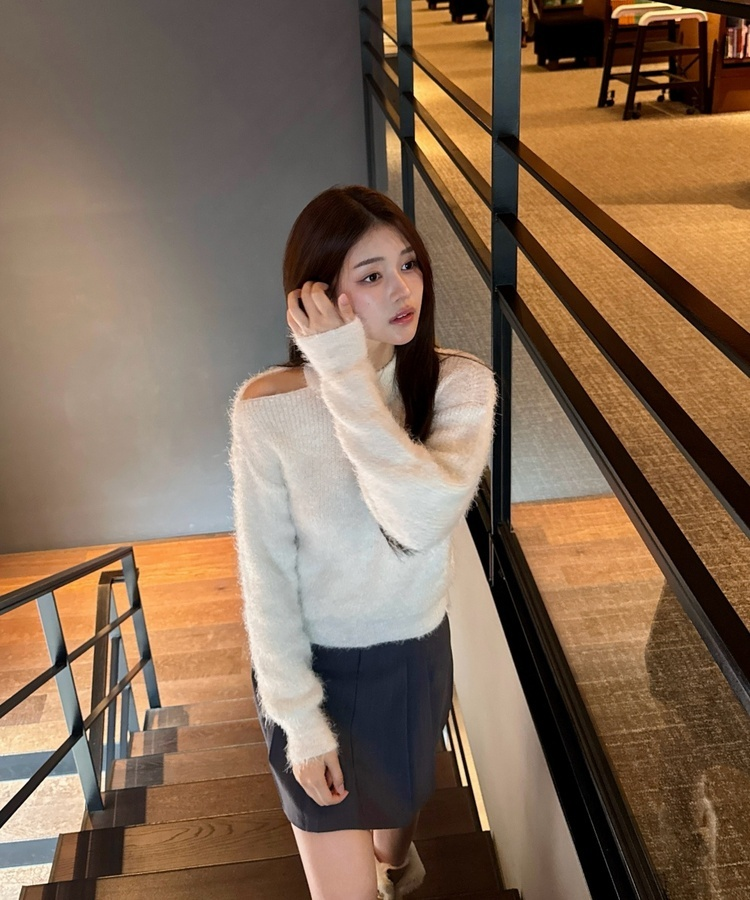 솔잎 어깨트임 니트