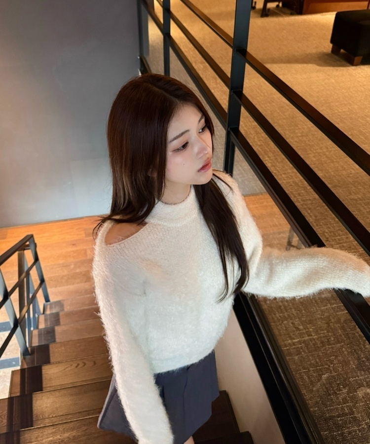 솔잎 어깨트임 니트