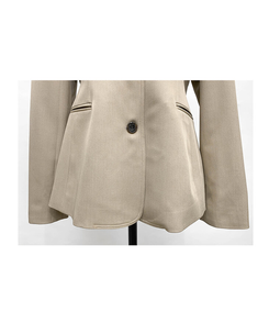 ノーカラーラインジャケット