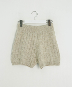 【SET】ケーブルカラーネックニット＋ショートパンツ