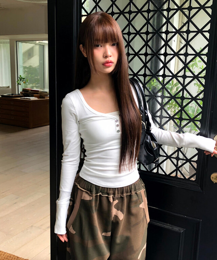 リブVネックスリムフィット長袖Tシャツ IVORY