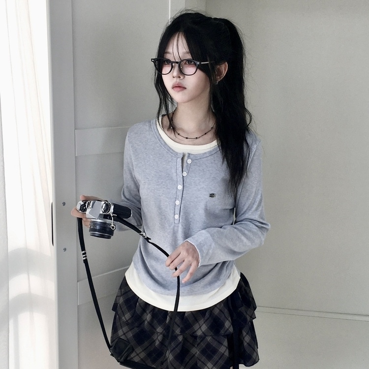 말라보이는 사이드 셔링 팬던트 레이어드 버튼 긴팔티셔츠 블루