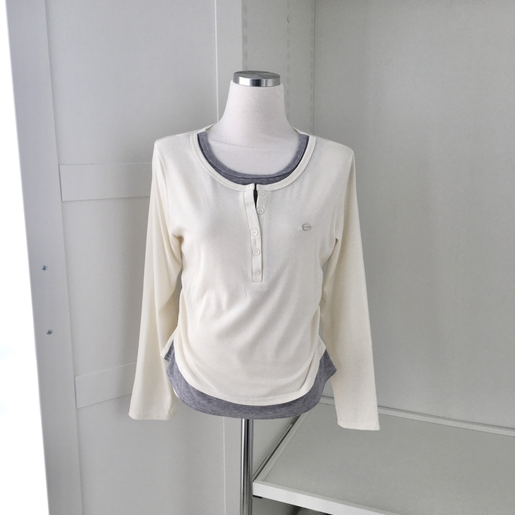 말라보이는 사이드 셔링 팬던트 레이어드 버튼 긴팔티셔츠