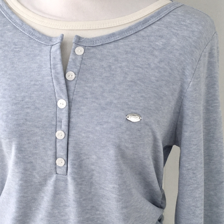 말라보이는 사이드 셔링 팬던트 레이어드 버튼 긴팔티셔츠