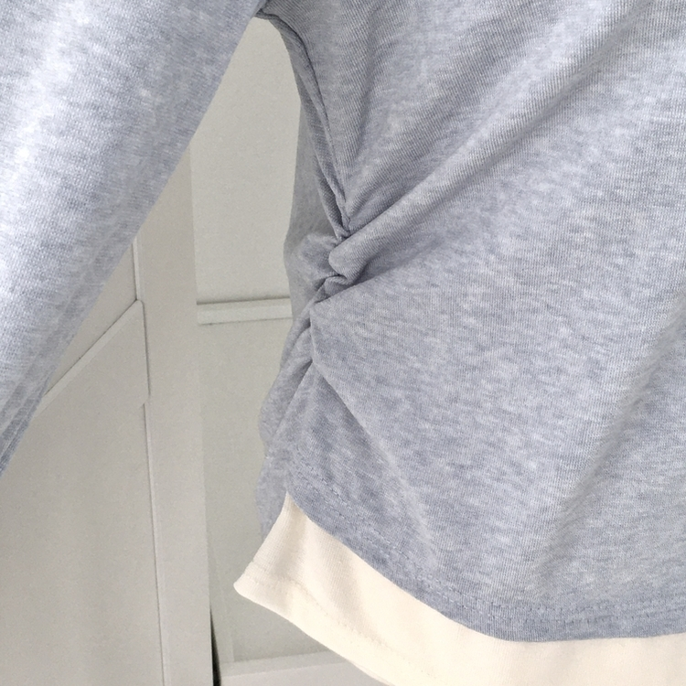 말라보이는 사이드 셔링 팬던트 레이어드 버튼 긴팔티셔츠