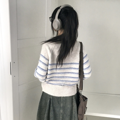 떡볶이 버튼 스트라이프 라운드넥 아방 루즈핏 니트 아이보리